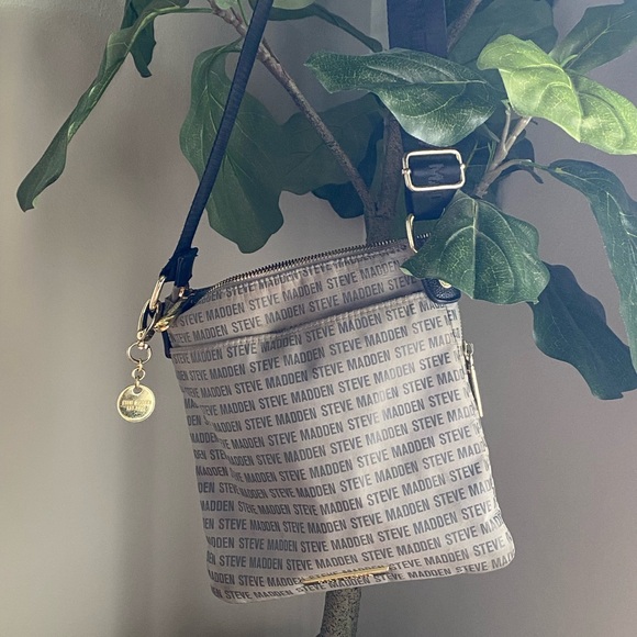 Steve Madden Printed crossbody - Picture 1 of 8